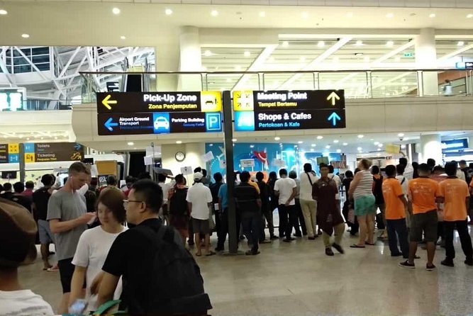 Airport transfer to seminyak/ kuta - A simple airport exit for Seminyak and Kuta