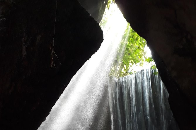 Amazing 4 Day Bali Tour Packages - Day 2: Tanah Lot, mountain air, and Beratan Lake