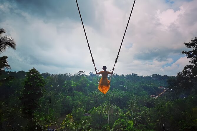 Amazing Bali Swing Experience with Ubud Full Day Tour - A short stop at Ubud Palace and the art market