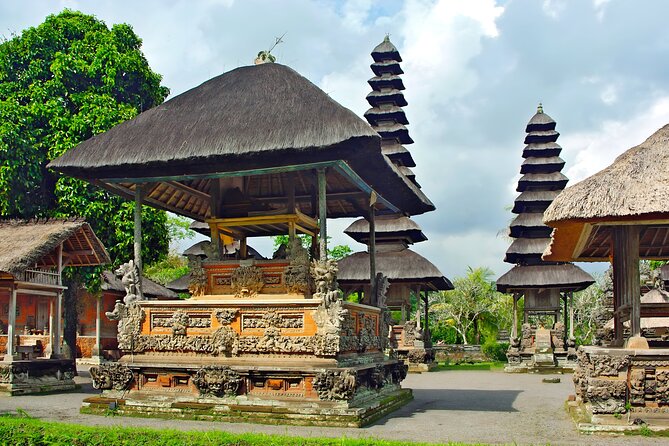 Amazing Tanah Lot and Uluwatu Temple Tour - The kecak and fire dance is the evening centerpiece