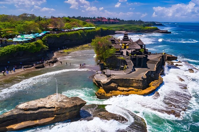 Amazing Tanah Lot and Uluwatu Temple Tour - Tanah Lot puts the temple on the water