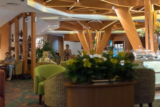 Bali Airport Immigration Fast Track Service - The airport arrival, from aircraft gate to baggage area