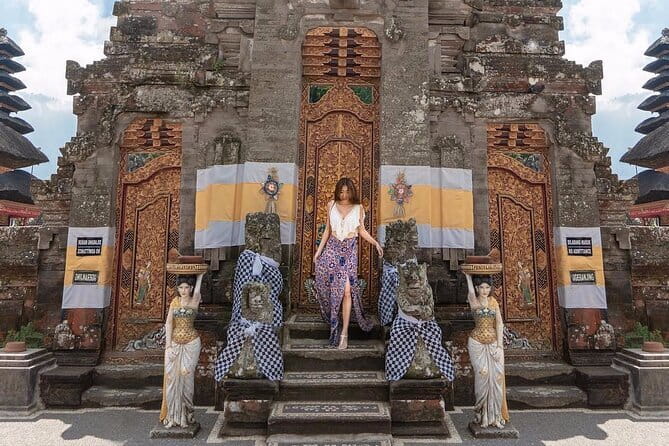 Bali: Bedugul Temple, Banyumala Waterfall, UNESCO Rice Terrace - Ulun Danu Bratan Temple and the mountain lake