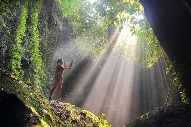 Bali: Best Eastern Waterfalls with Private Bali Tours - Kanto Lampo: the best stop for water photos
