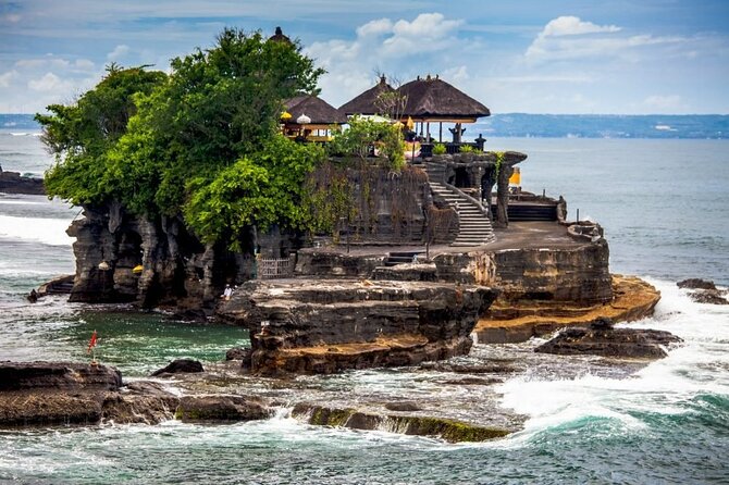 Bali Day Trip to Ubud Highlight Tour and Tanah Lot Temple - Sacred Monkey Forest: macaques among Hindu shrines