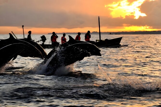 Bali Dolphin Watching Sunrise Tour in Lovina Beach - Ulun Danu Beratan Temple beside the lake