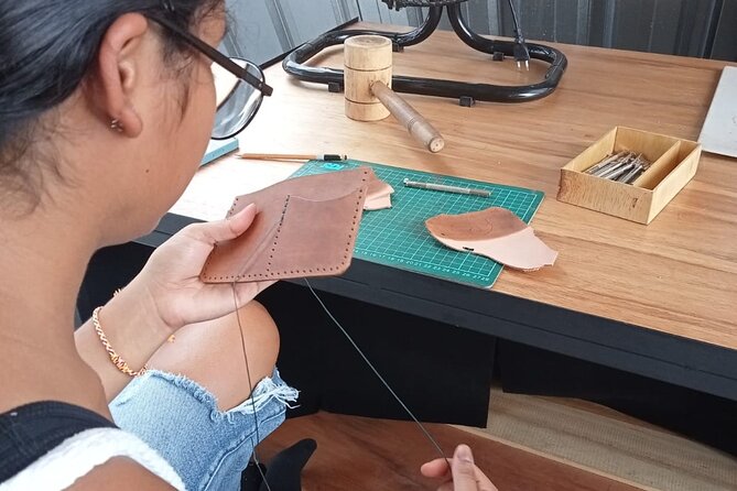 Bali Leather Craft Workshop - 6 hours ( canggu / seminyak) - Cutting the pattern to the right shape