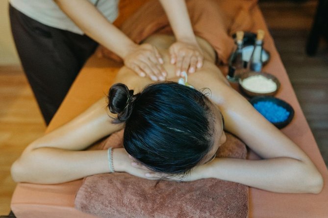 Bali Luxury Spa Massage and flower Bath 2 hour Treatmen - The flower bath is pretty, but check the arrangement