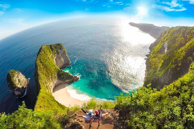 Bali-Nusa Penida. West Part. Private car. All-inclusive - Broken Bay offers the island’s strange rock formation