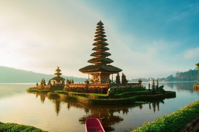 Bali Private Tour: Handara Iconic Gate, Watefall and Temple - Ulun Danu Beratan beside Lake Bratan