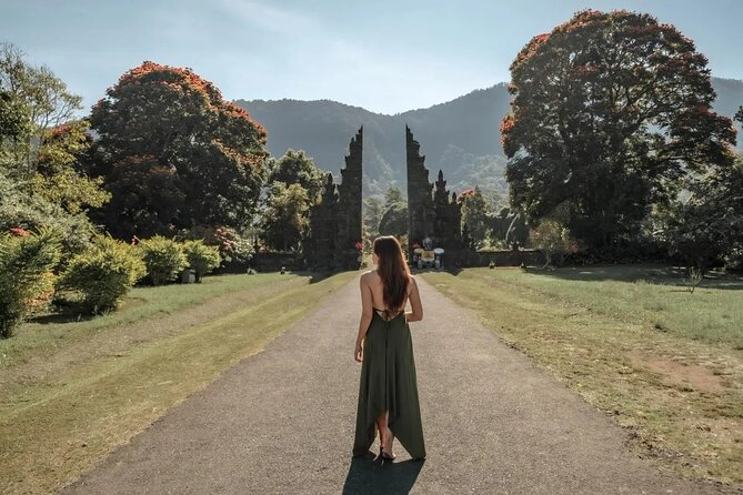 Bali Private Tour: Handara Iconic Gate, Watefall and Temple - The driver can shape the whole day