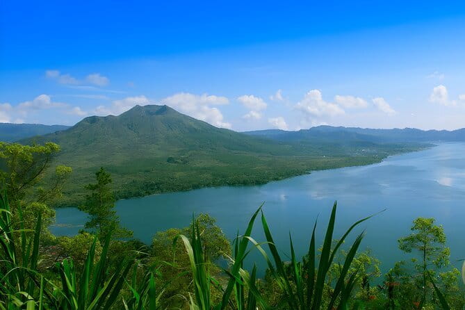 Bali Sekumpul with Fiji Waterfall & Bedugul Temple (Private Tour) - Ulun Danu Bratan Temple after the waterfalls