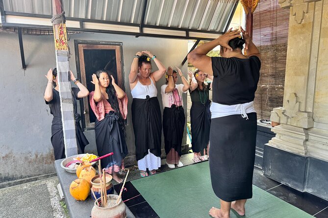 Bali Spiritual: Balinese Healing, Temple & Rice Terrace - Coffee, lunch, and the craft villages