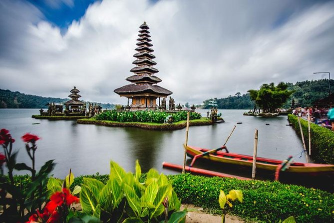 Bali Watching Dolphin at Lovina Beach & aling aling waterfall - A sunrise search from a traditional outrigger boat