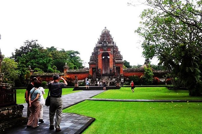 Best Bali Package Tour: 4 Days with Airport or Hotel Transfer - Day 2: Art villages, Tirta Empul, and Kintamani