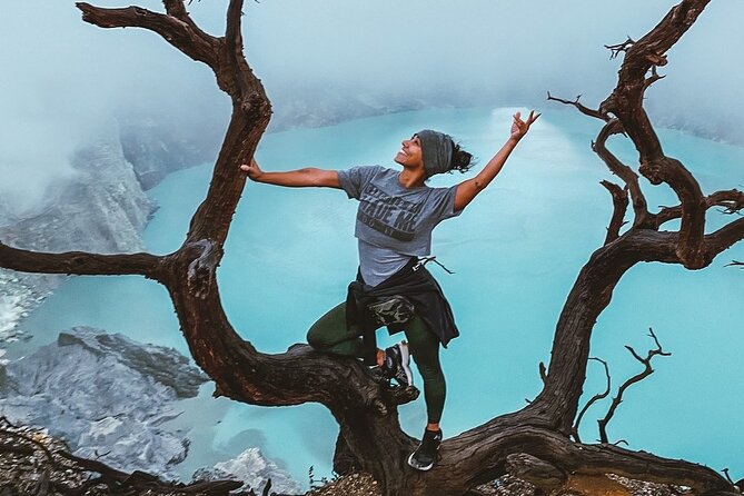 From Bali: 24-Hour Kawah Ijen Blue Flames, Dinner & Room - A guide makes the crater safer and simpler