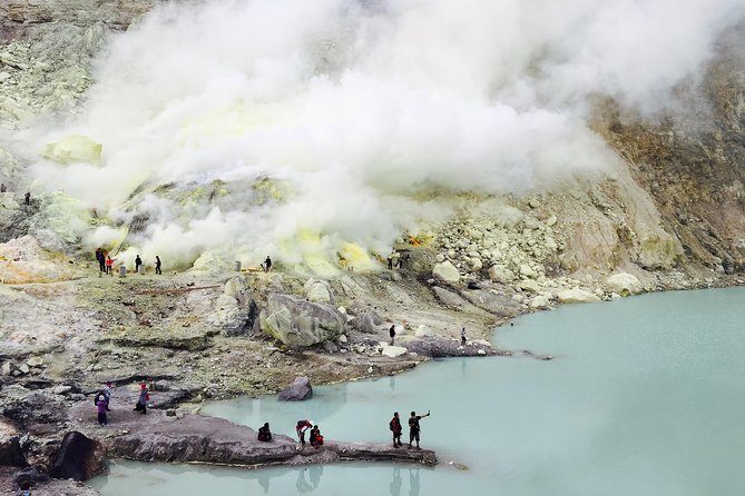 From Bali: 24-Hour Kawah Ijen Blue Flames, Dinner & Room - Dinner, breakfast, and a private room