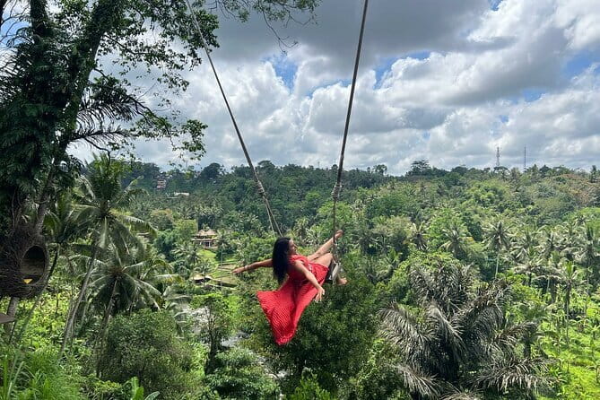 Full Day Private Tour from Tegenungan Waterfall to Tanah Lot - Dewi’s Gold and Silver: a two-hour craft and shopping pause