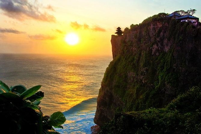 Half Day: Uluwatu Temple,KECAK FIRE DANCE Evening Tour & Jimbaran SEAFOOD Dinner - The Kecak Fire Dance is the evening centerpiece