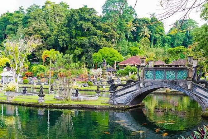 Heaven Gate (Lempuyang) - Tirta Gangga - FREE WIFI - Padangbai’s harbor and one-hour coastal stop