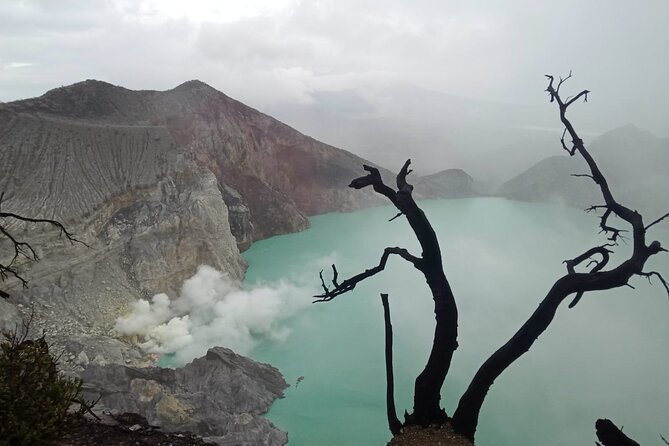 Ijen Crater Private Guided Trekking Tour From Bali - Seeing the blue fire in the dark