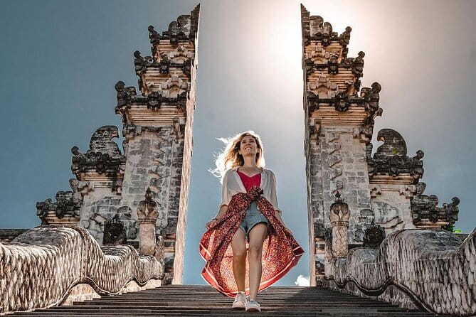North Bali highlights: Buddhist temple, Waterfall & hot spring - Ulun Danu Bratan closes the route with Bali’s classic view