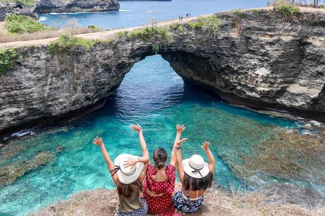 Nusa Penida Instagram Unforgettable Tour - What the small vehicle and local guide add