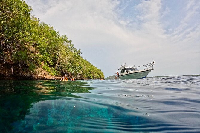 Private Boats in Bali and Nusa Penida - Cruising between Nusa Penida and Nusa Lembongan