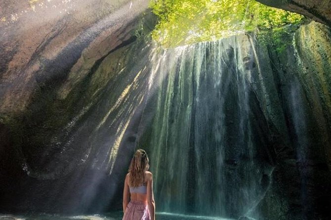 Private Tour Lempuyang, Tirta gangga, tukad Cepung Waterfall - What the private vehicle adds to a long Bali day