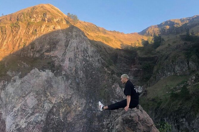 Sharing Mount Batur Sunrise Trekking And Natural Hot Spring - Summit breakfast with Lake Batur below