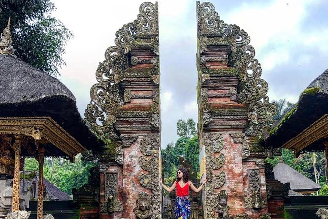 Tanah Lot Temple, Waterfall & Ubud Tour (Private & All-Inclusive) - Tanah Lot at 3:00 PM