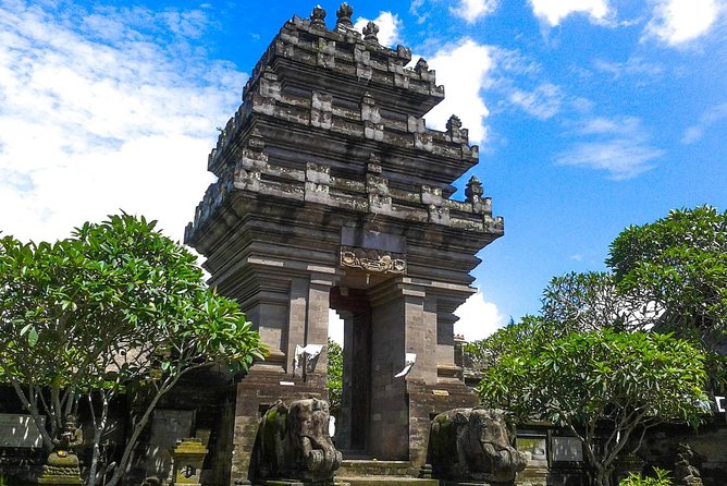 Ubud Cultural Day Tour: A Day for Balinese Cultural Experience - Ubud Palace and the royal center