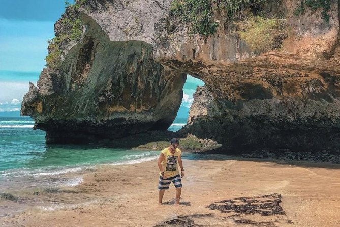 Uluwatu Instagram Tour: Unforgettable Beaches (Private & All-Inclusive) - Uluwatu Temple and the Kecak Fire Dance