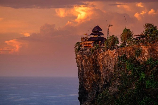 Uluwatu Temple & Kecak Fire Dance Show (Include All Tickets) - Why Uluwatu works so well at sunset